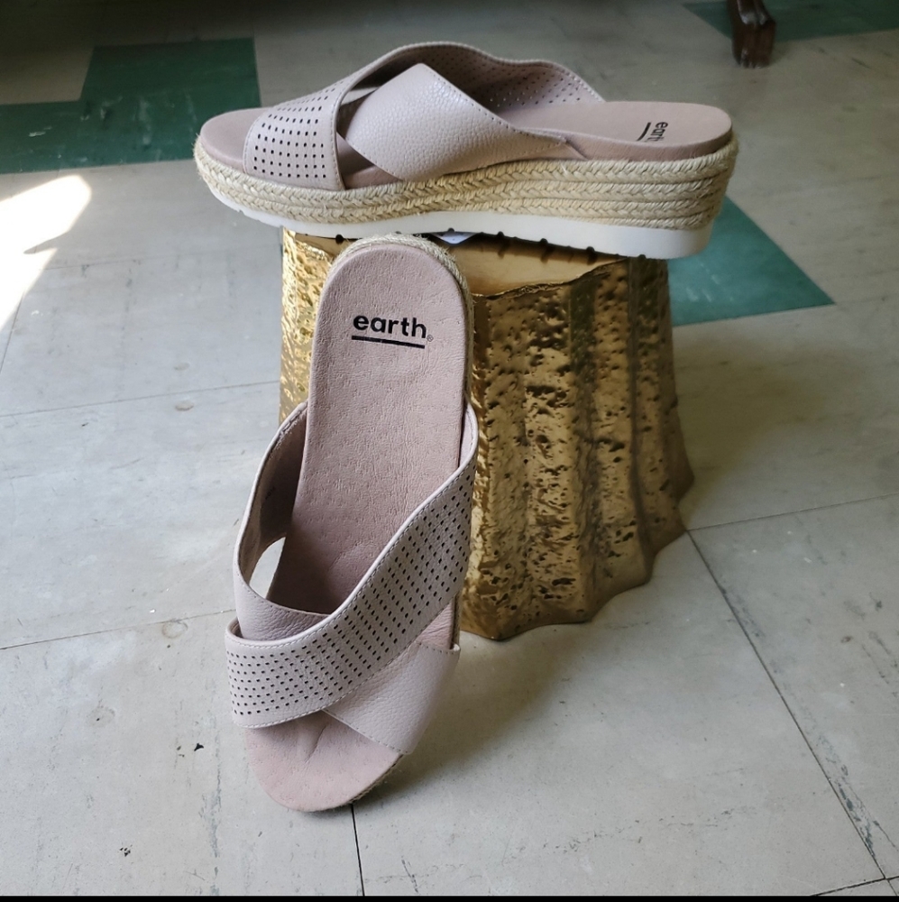 NWOT Blush Pink Leather Wedge Sandals